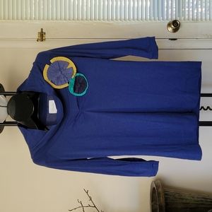 Deletta top with detachable flower pin